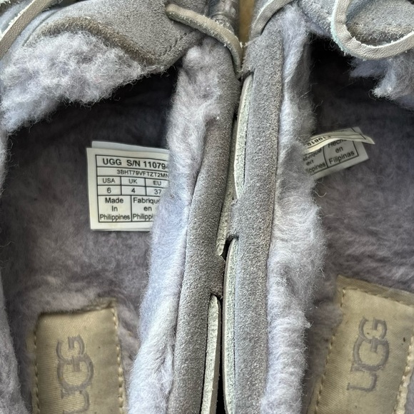 UGG Women's gray suede shearling lined cozy casual DAKOTA SLIPPERS size 6 - Picture 6 of 7